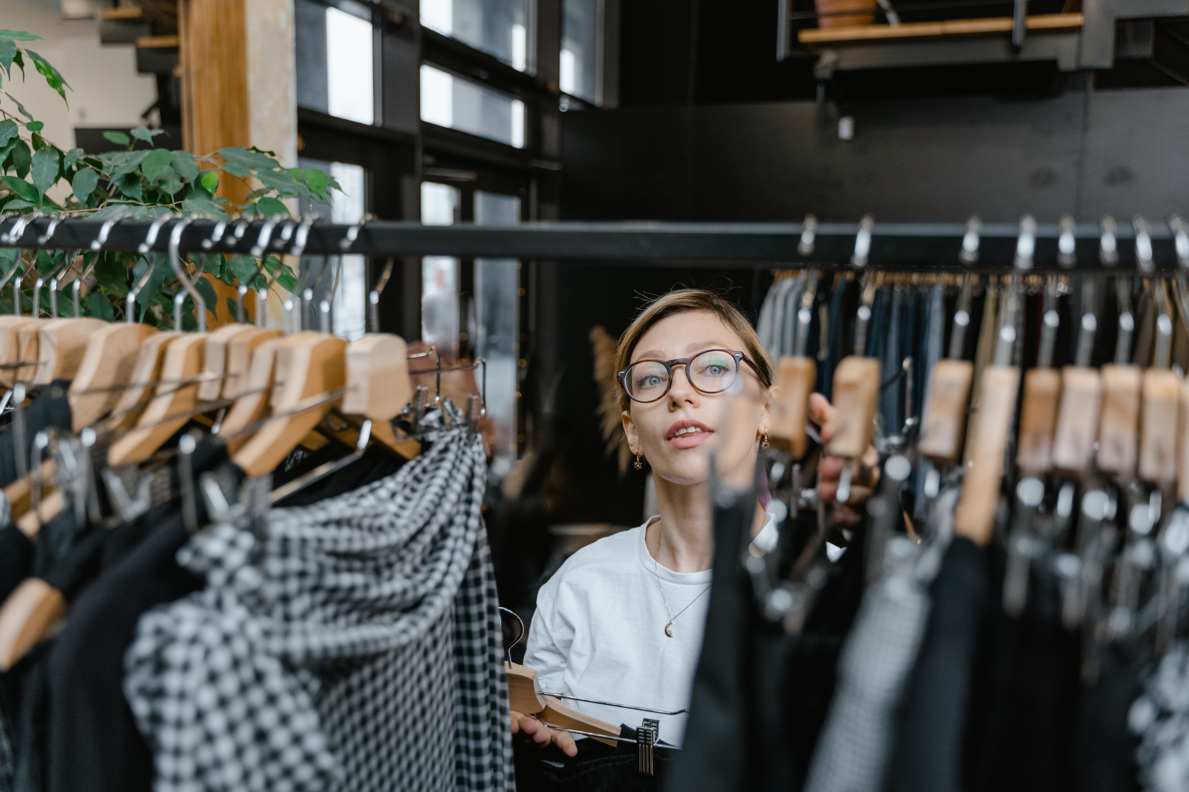 Commessa in un negozio retail