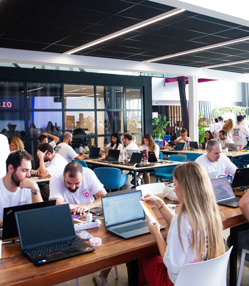 Il team di Sesame HR al lavoro durante un build day